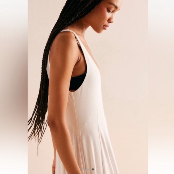 Women's White Scoop Neck Maxi Dress - Picture 3 of 4